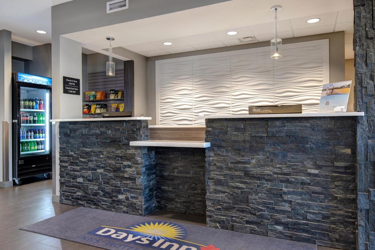 Days Inn & Suites By Wyndham Warman Exterior foto