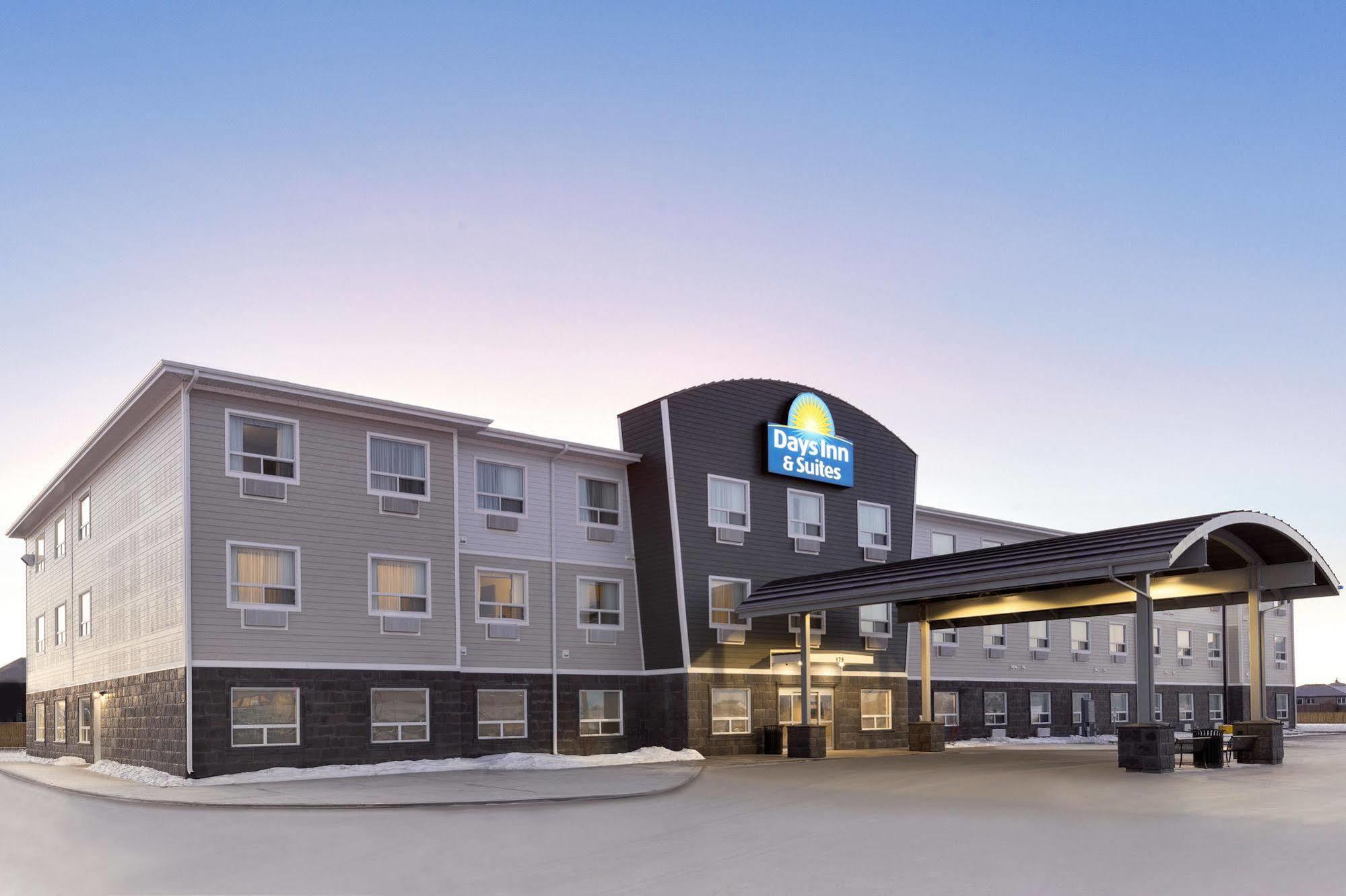 Days Inn & Suites By Wyndham Warman Exterior foto