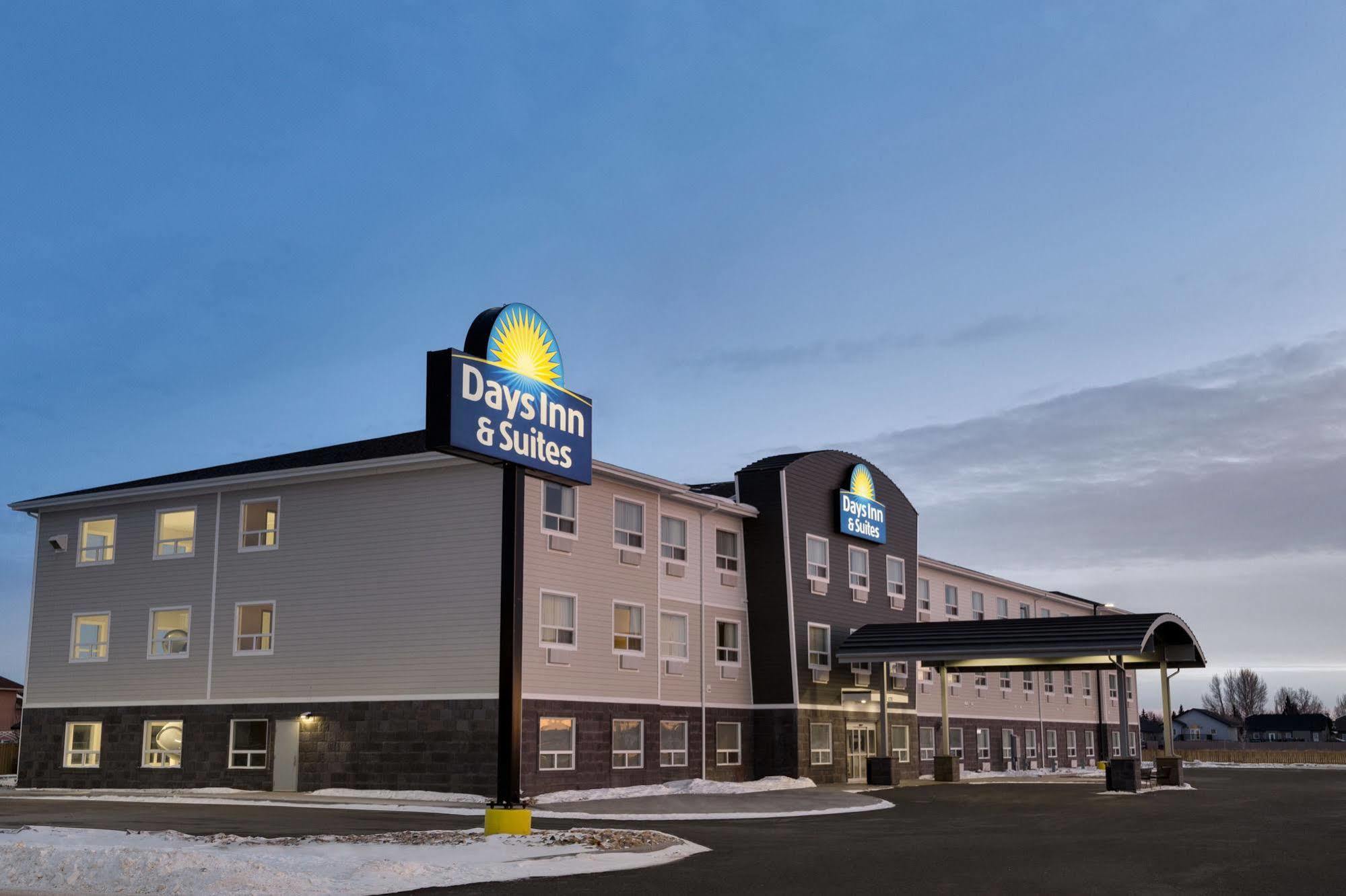 Days Inn & Suites By Wyndham Warman Exterior foto